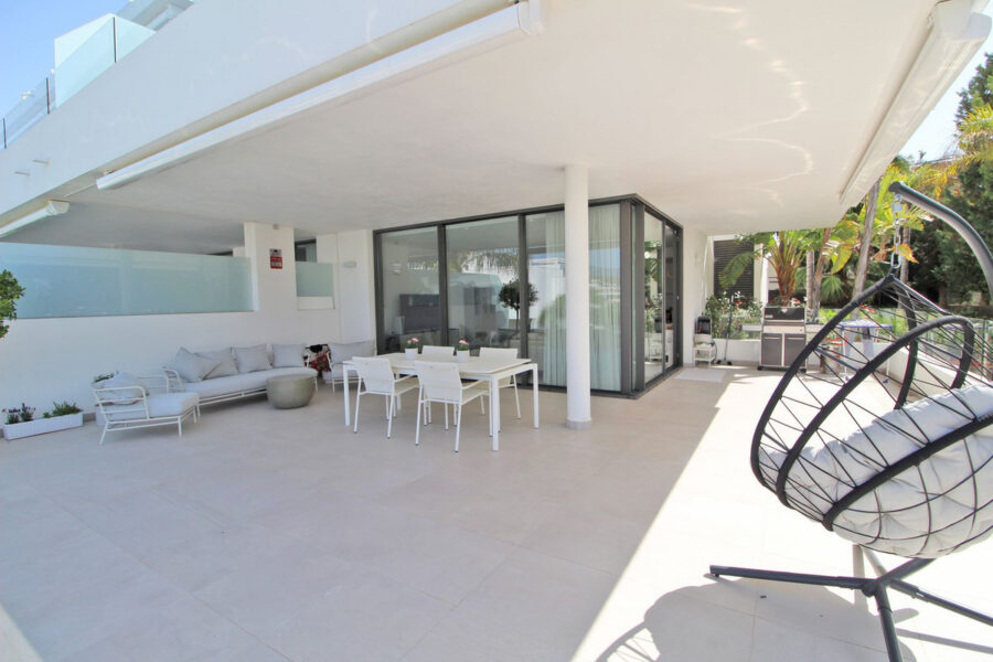 Apartment with Big Terrace for sale in Cataleya Estepona