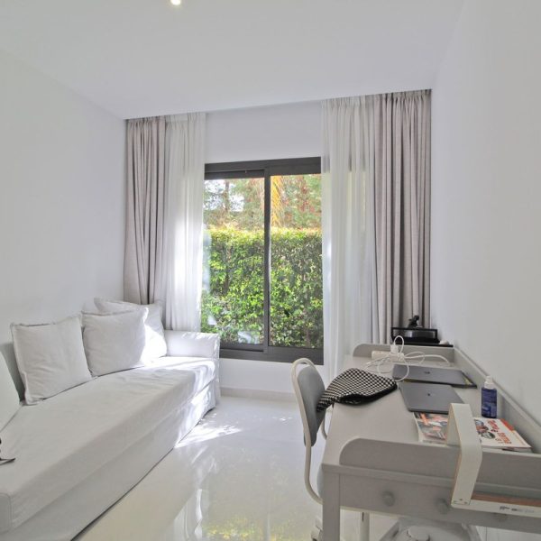 Apartment with Big Terrace for sale in Cataleya Estepona 1