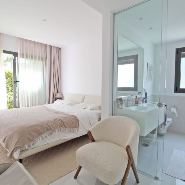 Apartment with Big Terrace for sale in Cataleya Estepona 13