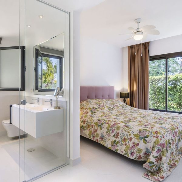 Discover-This-Exclusive-Apartment-for-Sale-in-Cataleya-Estepona (11)