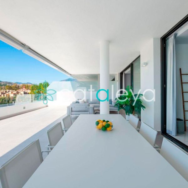 Luxury-Apartment-with-Large-Terrace-for-Sale-in-Cataleya-Estepona-(16)