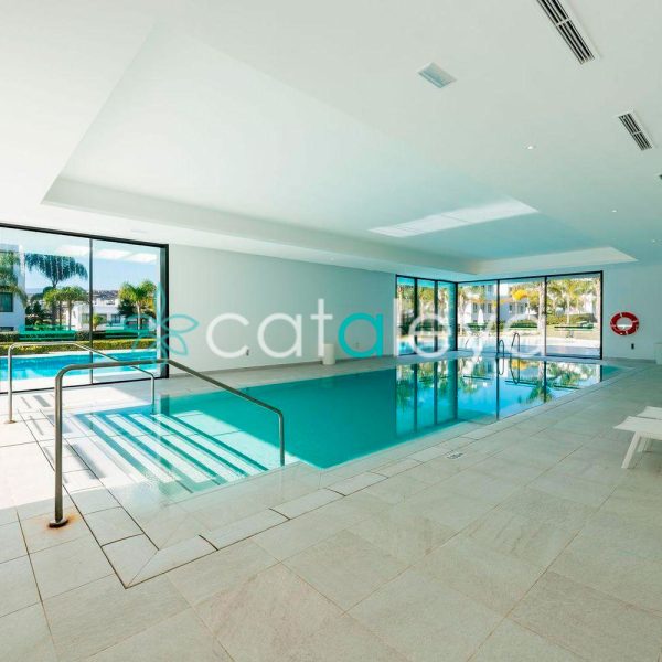 Luxury-Apartment-with-Large-Terrace-for-Sale-in-Cataleya-Estepona-(4)