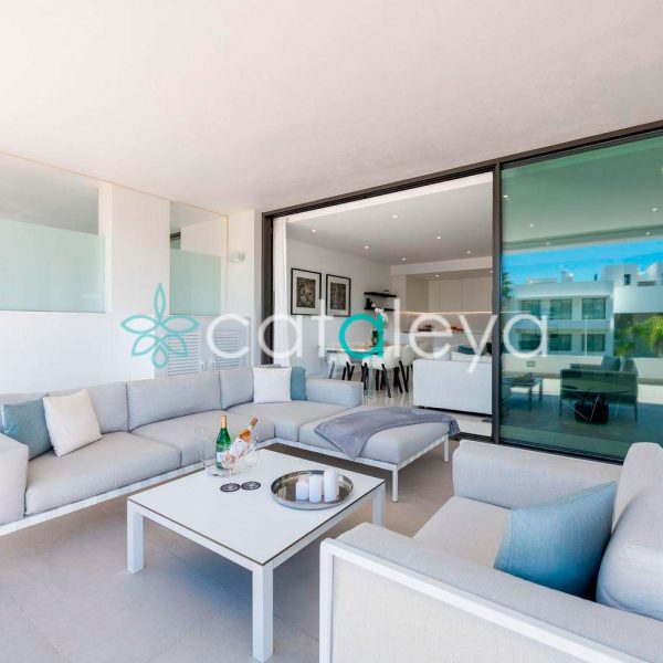 Luxury-Apartment-with-Large-Terrace-for-Sale-in-Cataleya-Estepona-(6)