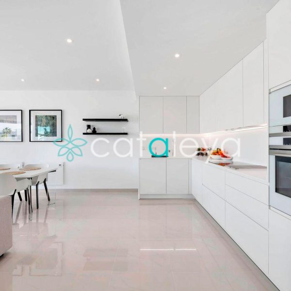 Luxury-Apartment-with-Large-Terrace-for-Sale-in-Cataleya-Estepona-(8)