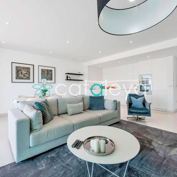 Luxury-Apartment-with-Large-Terrace-for-Sale-in-Cataleya-Estepona-(9)