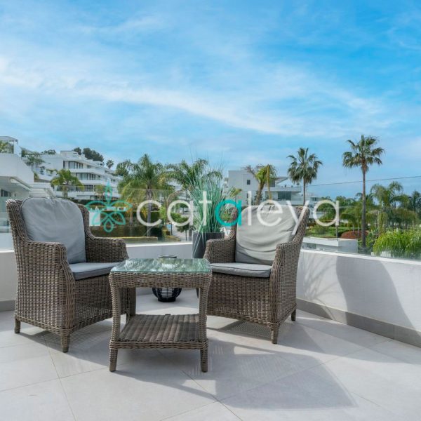 stunning-duplex-penthouse-for-sale-in-Cataleya-Estepona-(1)