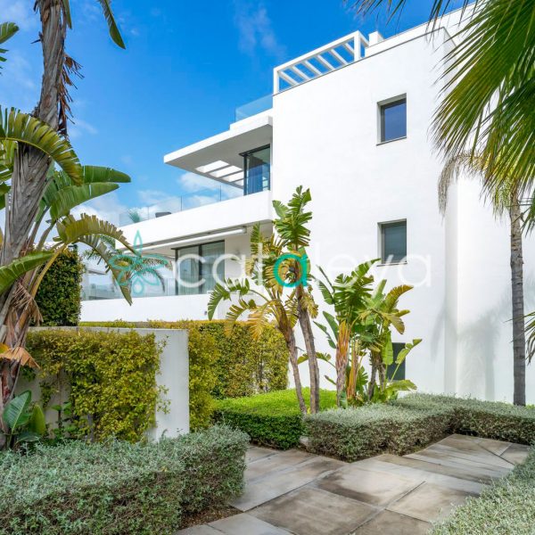 stunning-duplex-penthouse-for-sale-in-Cataleya-Estepona-(12)