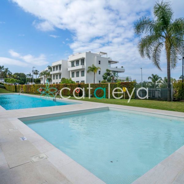 stunning-duplex-penthouse-for-sale-in-Cataleya-Estepona-(13)