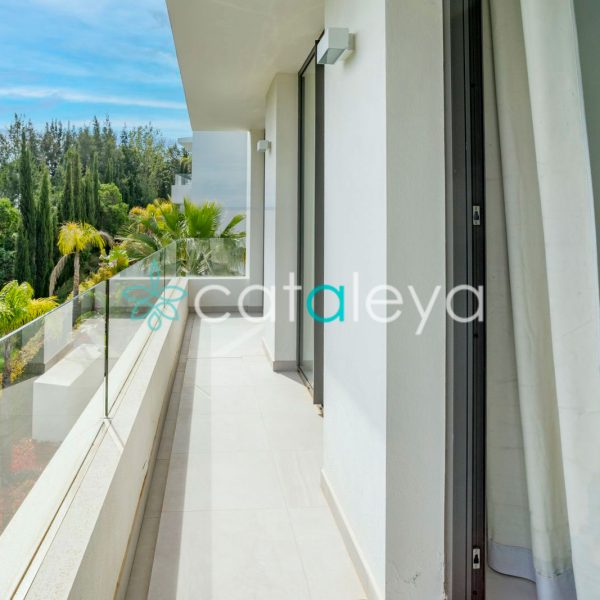 stunning-duplex-penthouse-for-sale-in-Cataleya-Estepona-(15)