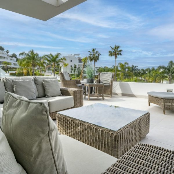 stunning-duplex-penthouse-for-sale-in-Cataleya-Estepona (17)
