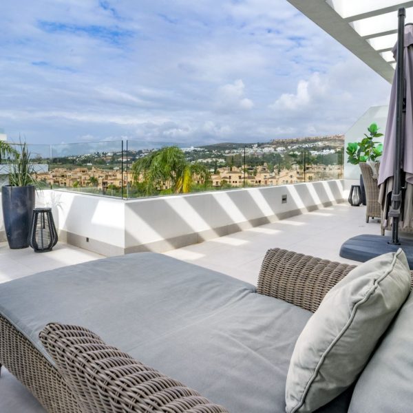 stunning-duplex-penthouse-for-sale-in-Cataleya-Estepona (18)