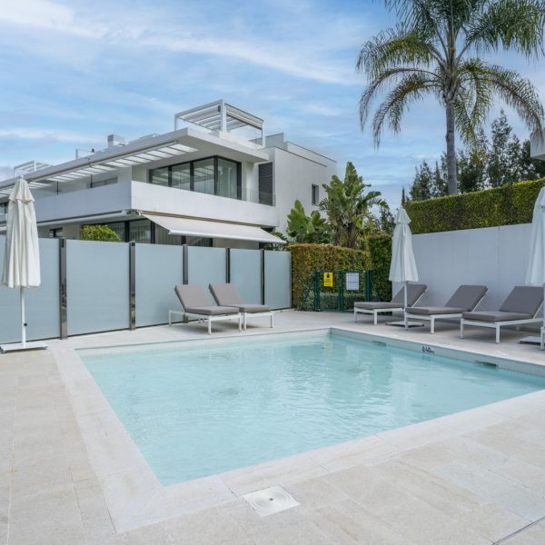 stunning-duplex-penthouse-for-sale-in-Cataleya-Estepona (2)