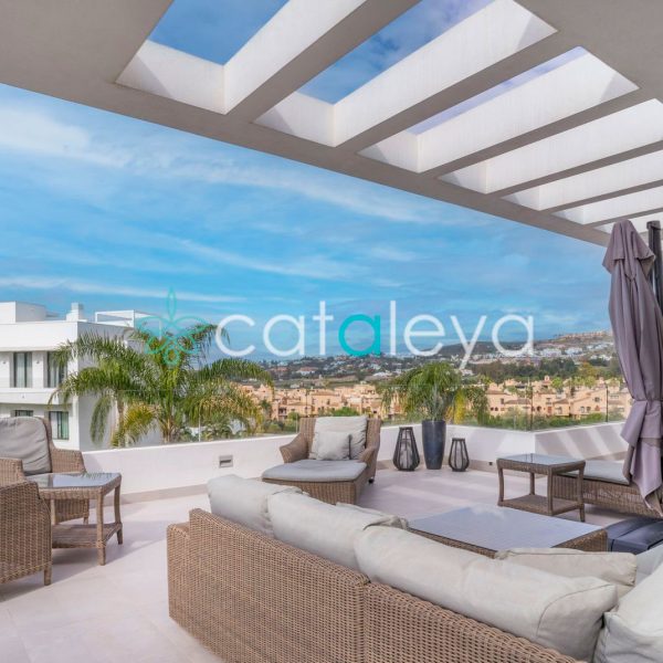 stunning-duplex-penthouse-for-sale-in-Cataleya-Estepona-(3)