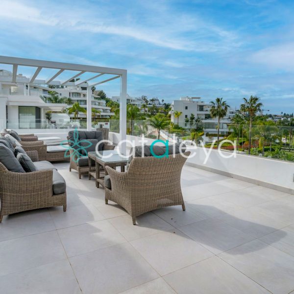 stunning-duplex-penthouse-for-sale-in-Cataleya-Estepona-(4)