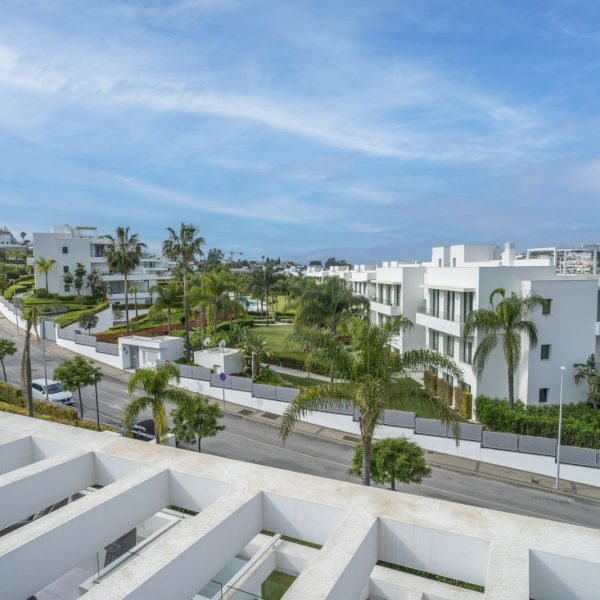 stunning-duplex-penthouse-for-sale-in-Cataleya-Estepona (5)